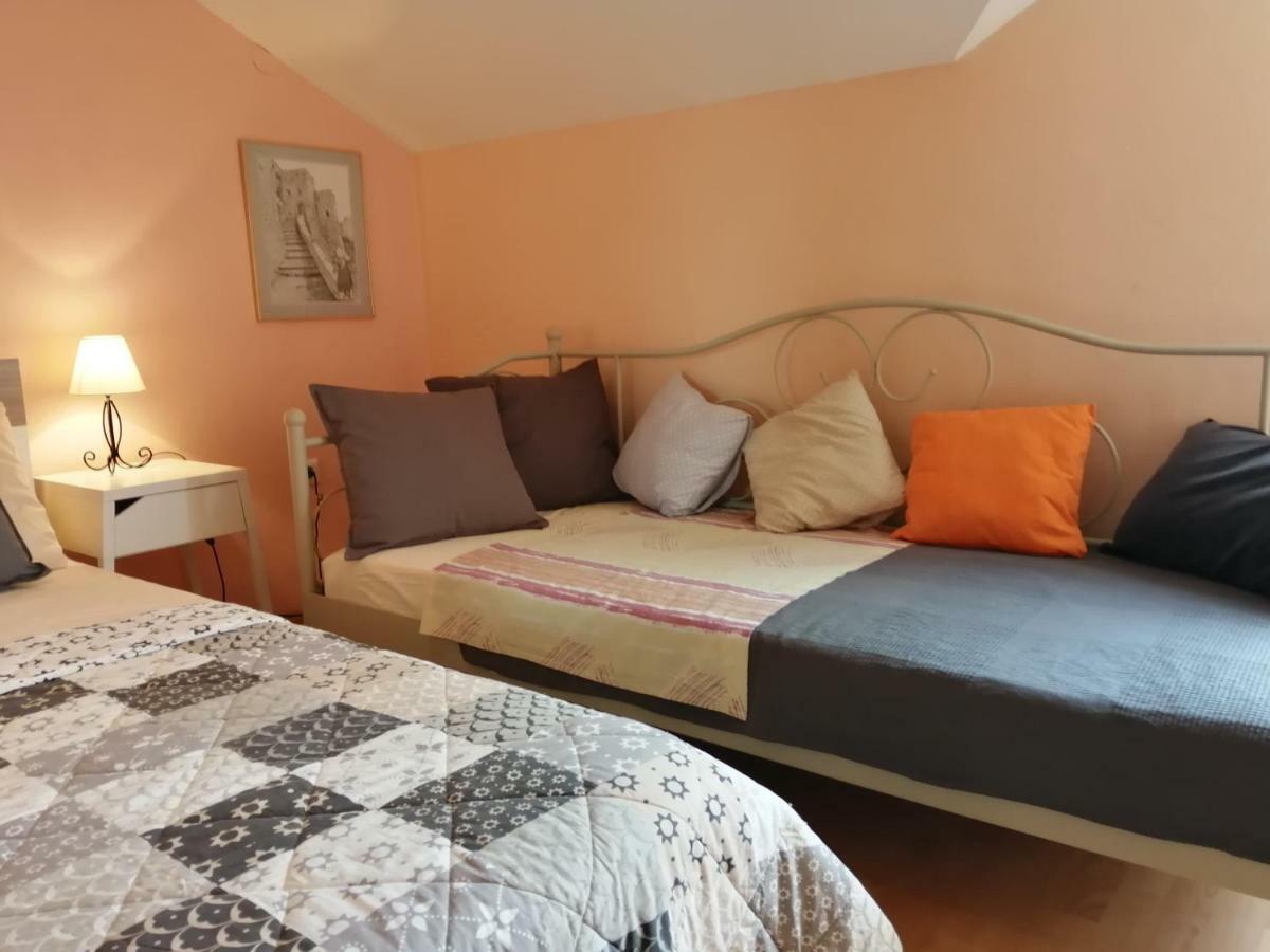 Apartments Tamara Sukošan Eksteriør bilde
